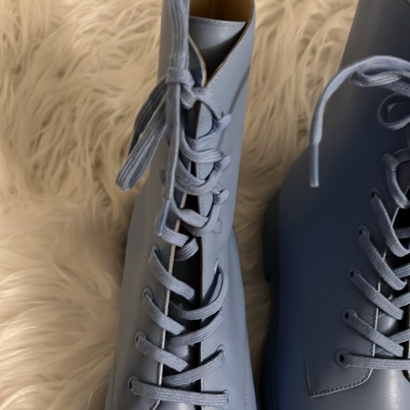 Stuart Weitzman MCKENZEE BOOTIE Leather Combat Cornflower Baby Blue Size 7.5B - Picture 9 of 9